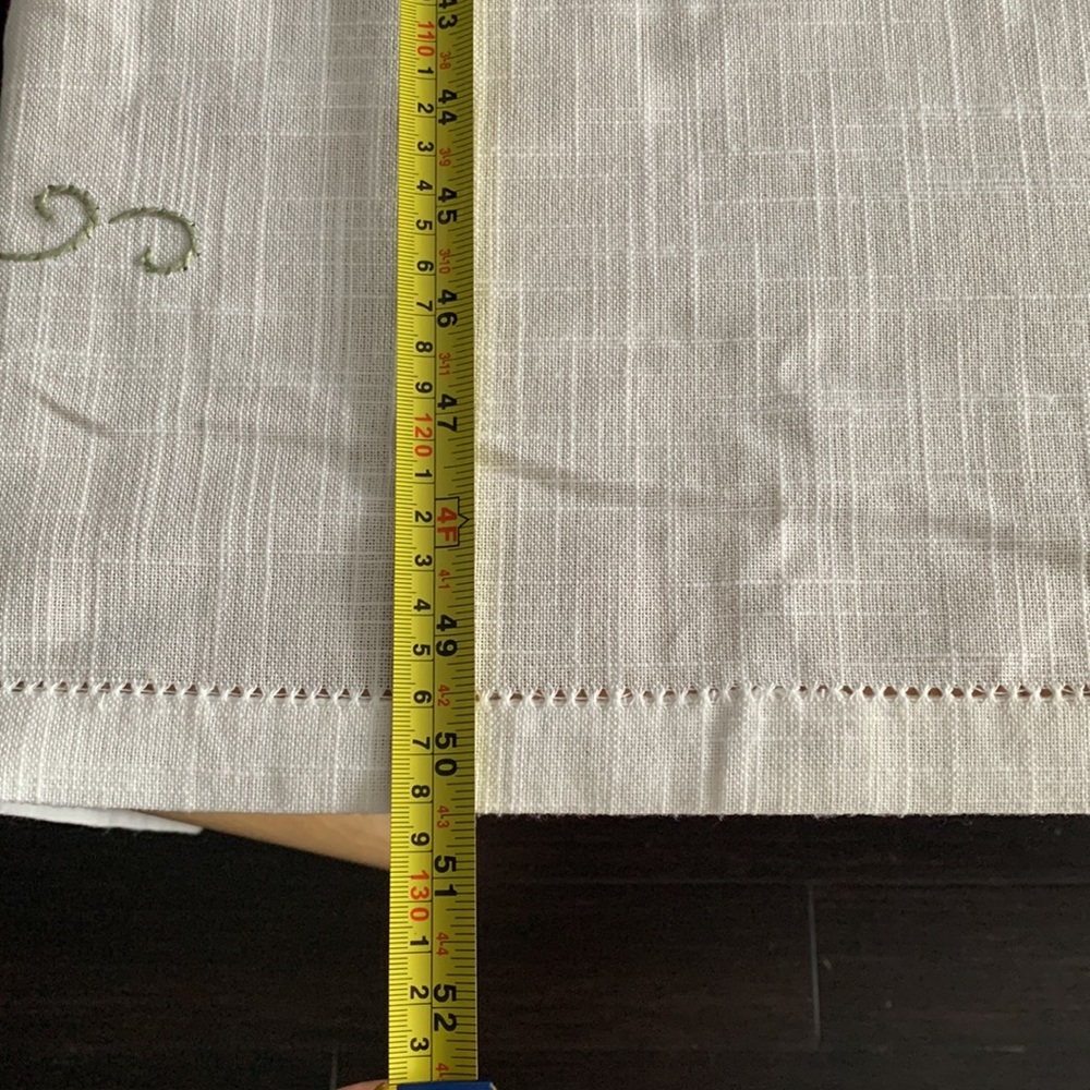 ✨ Beautiful Embroidered Table Linen - Picture 10 of 15